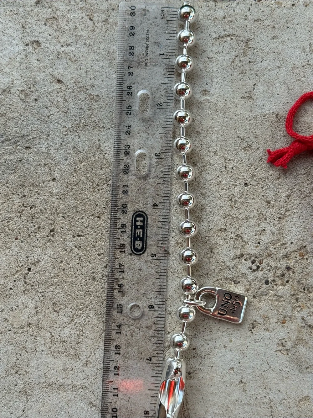 UNO de 50 Polished Silver Bead Bracelet with Padlock Charm